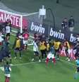 Fim de jogo do Corinthians é marcado por confusão e objetos arremessados ao campo –  Foto: Reprodução / Jogada10