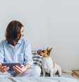 Veja se é seguro dormir com seu pet na cama Foto: Shutterstock / Alto Astral