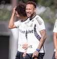 Foto: Raul Baretta/ Santos - Legenda: Neymar durante treinamento do Santos no CT Rei Pelé / Jogada10