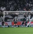 São Paulo enfrenta o Corinthians em Itaquera  Foto: ETTORE CHIEREGUINI / AGIF