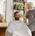 Construir uma carreira na barbearia exige mais do que equipamentos e domínio dos cortes Foto: Yaroslav Astakhov | Shutterstock / Portal EdiCase