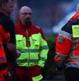 Médicos chegam à Base Aérea de Eindhoven, na Holanda, em 10 de maio de 2026, para receber passageiros do MV Hondius.  Foto: RFI