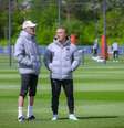 Foto: L.Valroff/PSG - Legenda: Luis Enrique durante treinamento do PSG / Jogada10