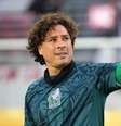 Guillermo Ochoa em ação pela seleção azteca na Liga das Nações da Concacaf - Foto: Click Thompson/Getty Images / Jogada10