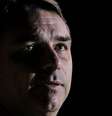 Flávio Bolsonaro nega qualquer ilegalidade no financiamento do filme Dark Horse, sobre seu pai, Jair Bolsonaro  Foto: Getty Images / BBC News Brasil