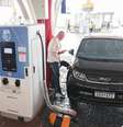 Uma estação de carregamento, também chamado de estação de carga e eletroposto, é um dispositivo de fornecimento de energia que fornece energia elétrica para recarregar veículos elétricos plug-in Foto: Joédson Alves/Agência Brasil / Estadão