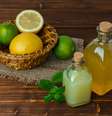 Mistura com azeite, limão e canela viraliza por deixar a casa perfumada naturalmente Foto: Freepik