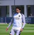 Foto: L.Valroff/PSG - Legenda: Jogadores do PSG durante treinamento da equipe / Jogada10