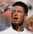 O calor intenso do Mundial de Clubes de 2025, nos Estados Unidos, foi um teste duro para jogadores  Foto: Getty Images / BBC News Brasil