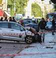A polícia trabalha no local depois que várias pessoas ficaram feridas quando um carro atropelou pedestres no centro da cidade de Modena, no norte da Itália, em 16 de maio de 2026. REUTERS/Stringer  Foto: Reuters