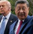 O presidente chinês Xi Jinping gesticula ao cumprimentar o presidente dos EUA Donald Trump no Jardim Zhongnanhai, em Pequim, China, em 15 de maio de 2026.  Foto: REUTERS - Evan Vucci / RFI