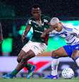 Palmeiras e Cruzeiro ficam no 1 a 1, na Arena Barueri. Na foto, Árias se Matheus Pereira –  Foto: Marco Galvão / Cruzeiro / Jogada10