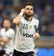 Alex Telles comemorando o empate do Botafogo no Mineirão   Foto: Vítor Silva/Botafogo / Esporte News Mundo