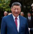 O presidente dos EUA, Donald Trump, fala com o presidente chinês, Xi Jinping, ao sair após uma visita ao Jardim Zhongnanhai em Pequim, China, em 15 de maio de 2026. REUTERS/Evan Vucci/Pool/File Photo  Foto: Reuters