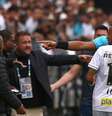 Neymar em derrota do Santos para o Coritiba  Foto: MAURÍCIO DE SOUZA/AGIF - AGÊNCIA DE FOTOGRAFIA/ESTADÃO CONTEÚDO