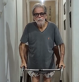 Claudio Cinti caminha com ajuda de andador após receber alta  Foto: Reprodução/Instagram