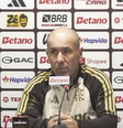 Leonardo Jardim detona gramado sintético do Athletico-PR após empate do Flamengo: 'Carpete'  Foto: Reprodução