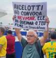 Torcedor Samuca da Pavuna assinou cartaz contra a convocação de Neymar para a Seleção Brasileira  Foto: Éros Mendes/Terra