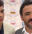 Caio Blat e o filho Bento foram acompanhar a convocação da Copa do Mundo 2026  Foto: Terra
