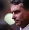 Flávio Bolsonaro admitiu que negociou com Vorcaro investimentos para custear as gravações de um filme sobre seu pai  Foto: REUTERS/Adriano Machado / BBC News Brasil