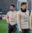 Foto: Divulgação / AFA - Legenda: Messi, Otamendi e Flaco López estão entre os convocados do técnico Lionel Scaloni / Jogada10