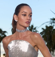 A modelo Izabel Goulart chamou a atenção com rosto diferente  Foto: Reprodução/Instagram