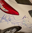 Criança risca carro do pai com caneta permanente, em Alagoas Foto: Reprodução/Crescer/Arquivo Pessoal/Larissa Santos Silva