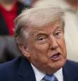 O presidente dos EUA, Donald Trump, senta em uma cadeira de couro e fala  Foto: EPA/Shutterstock / BBC News Brasil