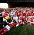 Arteta e todo o Arsenal comemoram o título da Premier League - Foto: Michael Regan/Getty Images For Premier League / Jogada10