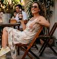Os novos tênis Adidas na cor 'espuma de cerveja' que prometem destronar o Samba; ideal para mulheres elegantes que amam usá-los com vestido. Foto: Made with Google AI / Purepeople