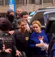 Influenciadora Deolane Bezerra chega à sede da Policia Civil em São Paulo, após ser presa por suspeita de lavagem de dinheiro do PCC  Foto: Reprodução/TV Globo / Estadão