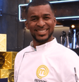 Lembra dele? Poucos sabem, mas ex-jogador com passagem pelo Flamengo e Copa do Mundo venceu o 'MasterChef' no exterior.  Foto: Divulgação, Teleamazonas / Purepeople