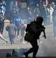 Manifestantes estão pedindo a renúncia do presidente Rodrigo Paz  Foto: Reuters / BBC News Brasil