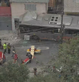 Ônibus atinge casa na Zona Oeste de São Paulo; vítimas são socorridas  Foto: Reprodução/TV Globo