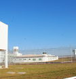 O presídio foi inaugurado em agosto de 2011 e tem 19 mil metros quadrados de área construída  Foto: Reprodução 