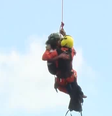 Mulher jogada de penhasco por ex foi resgatada viva por bombeiros após queda de 50 metros em MG  Foto: Divulgação/Corpo de Bombeiros de Minas Gerais