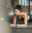 A prancha fortalece o abdômen, melhora a postura e pode ser feita em poucos minutos por dia Foto: Shutterstock / Sport Life