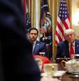 O presidente dos Estados Unidos, Donald Trump (ao centro), ao lado do secretário de Estado Marco Rubio (à esquerda) e o secretário de Defesa Pete Hegseth, em 27 de maio de 2026, na Casa Branca, em Washington.  Foto: Getty Images via AFP - WIN MCNAMEE / RFI