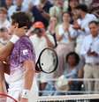 Novak Djokovic cumprimenta o carioca João Fonseca após a vitória em Roland-Garros. Em Paris, em 29 de maio de 2026.  Foto: RFI