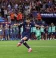Lucas Beraldo converteu pênalti para o PSG na final da Liga dos Campeões, neste sábado, 30, contra o Arsenal  Foto: Lars Baron/Getty Images