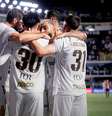 Santos derrotou o Vitória por 3 a 1 neste sábado (30), pelo Campeonato Brasileiro –  Foto: Raul Baretta / Santos / Jogada10