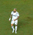 Gabigol é expulso por gesto obsceno após marcar contra o Vitória pelo Brasileirão  Foto: Reprodução/Sportv