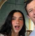 Dua Lipa e Callum fazem selfie durante casamento de amiga Foto: Reprodução | Instagram