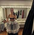 Claudia Ohana de sutiã preto e saia de tule.  Foto: Famosos e Celebridades