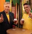 Foto: Reprodução - Legenda: Ancelotti e Ronaldo estrelam campanha da Brahma pelo hexa / Jogada10