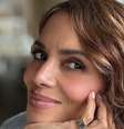 Veja ideias de cortes de cabelo que ajudam a rejuvenescer o rosto se você tem 50+. Foto: Reprodução/Instagram, halleberry / Purepeople