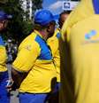 Funcionários dos Correios, durante manifestação contra pacote de medidas e redução de salários dos trabalhadores  Foto: Foto Tiago Queiroz/Estadão / Estadão