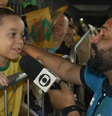 Menino corneta Neymar ao vivo  Foto: Reprodução/SporTV