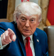 Donald Trump em seu gabinete em Washington  Foto: Evan Vucci / Reuters