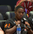 Endrick faz 'bico' como jornalista e brinca com companheiro em coletiva da Seleção: 'Boa tarde, senhor Igor'  Foto: Reprodução/YouTube/CBF